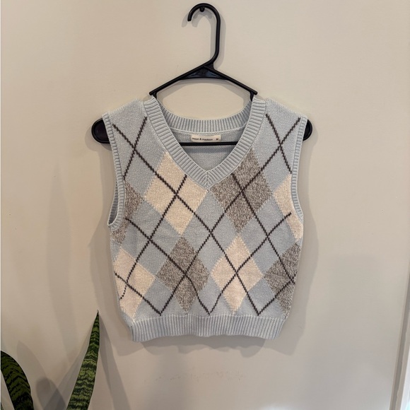 moon & madison Tops - Moon and Madison Argyle Sweater Vest